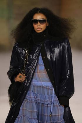 PFW - Chloe Runway A model walks the runway during the Chloe Womenswear Fall Winter 2026-2027 show as part of Paris Fashion Week on March 04, 2026 in Paris, France. Photo by Alain Gil Gonzalez ABACAPRESS.COM Paris France  Copyright: xGonzalezxAlain-Gil ABACAx