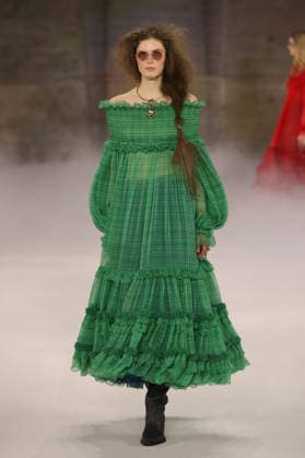 PFW - Chloe Runway A model walks the runway during the Chloe Womenswear Fall Winter 2026-2027 show as part of Paris Fashion Week on March 04, 2026 in Paris, France. Photo by Alain Gil Gonzalez ABACAPRESS.COM Paris France  Copyright: xGonzalezxAlain-Gil ABACAx