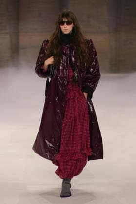 PFW - Chloe Runway A model walks the runway during the Chloe Womenswear Fall Winter 2026-2027 show as part of Paris Fashion Week on March 04, 2026 in Paris, France. Photo by Alain Gil Gonzalez ABACAPRESS.COM Paris France  Copyright: xGonzalezxAlain-Gil ABACAx
