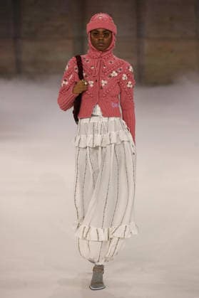 PFW - Chloe Runway A model walks the runway during the Chloe Womenswear Fall Winter 2026-2027 show as part of Paris Fashion Week on March 04, 2026 in Paris, France. Photo by Alain Gil Gonzalez ABACAPRESS.COM Paris France  Copyright: xGonzalezxAlain-Gil ABACAx