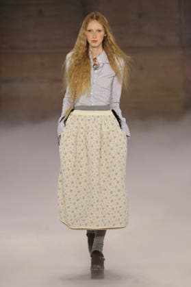 PFW - Chloe Runway A model walks the runway during the Chloe Womenswear Fall Winter 2026-2027 show as part of Paris Fashion Week on March 04, 2026 in Paris, France. Photo by Alain Gil Gonzalez ABACAPRESS.COM Paris France  Copyright: xGonzalezxAlain-Gil ABACAx