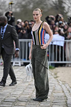 PFW Loewe Outside Arrivals Guest arriving at the Loewe show during Fashion Week in Paris, France on March 6, 2026. Photo by Julien Reynaud APS-Medias ABACAPRESS.COM Paris France Copyright: xReynaudxJulien APS-Medias ABACAx