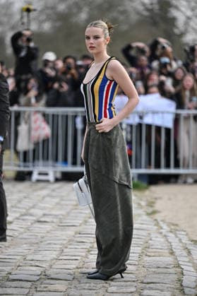 PFW Loewe Outside Arrivals Guest arriving at the Loewe show during Fashion Week in Paris, France on March 6, 2026. Photo by Julien Reynaud APS-Medias ABACAPRESS.COM Paris France Copyright: xReynaudxJulien APS-Medias ABACAx