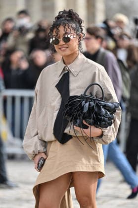 PFW Loewe Outside Arrivals Guest arriving at the Loewe show during Fashion Week in Paris, France on March 6, 2026. Photo by Julien Reynaud APS-Medias ABACAPRESS.COM Paris France Copyright: xReynaudxJulien APS-Medias ABACAx