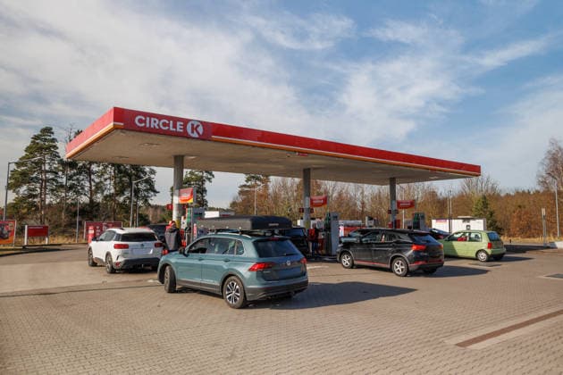 13 03 2026 German citizens fill up their vehicles with fuel in Poland because the price per liter in Germany is over two euros Dobra Lubieszyn Western Pomerania Poland