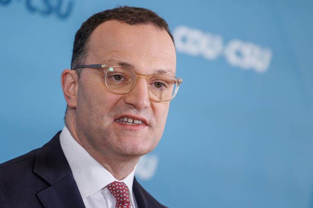 Statement before the parliamentary group meeting of the CDU CSU Jens Spahn, leader of the CDU CSU parliamentary group in the Bundestag, speaks during a statement before the parliamentary group meeting on 17 03 2026 in Berlin Berlin Germany Reichstag