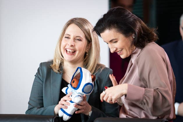 Federal Cabinet meeting, 18 03 2026, Berlin, Dorothee Baer, Federal Minister for Research, Technology and Space presents Verena Hubertz, Federal Minister for Housing, Urban Development and Construction with an astronaut bear in the run-up to the Cabinet meeting, Federal Cabinet meeting in the Federal Chancellery in Berlin Berlin Berlin Germany