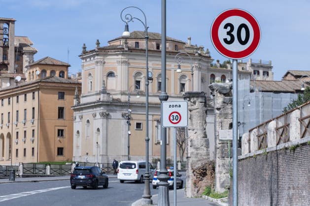 Zona 30 signs near the Teatro Marcello in Rome  Copyright: xMatteoxNardonex xipa-agency.netx xMatteoxNardonex IPA_Agency_IPA73078785