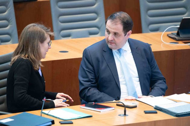 v l Verena SCHAEFFER, Schäffer, Minister for Children, Youth, Family, Equality, Refugees and Integration of the State of North Rhine-Westphalia Nathanael LIMINSKI, Head of the State Chancellery of North Rhine-Westphalia, 118 Session of the State Parliament of North Rhine-Westphalia, in the State Parliament of North Rhine-Westphalia, Duesseldorf on 18 03 2026,