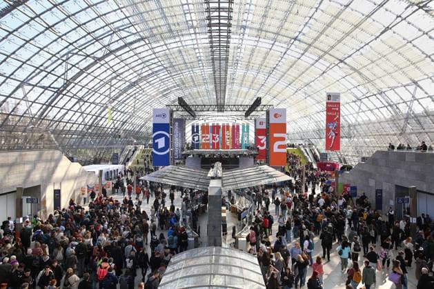 Leipzig, Saxony, Germany, 19 03 2026 Leipzig Book Fair exhibition hall Visitors at the start of the fair Copyright: xdtsxNachrichtenagenturx dts_111202