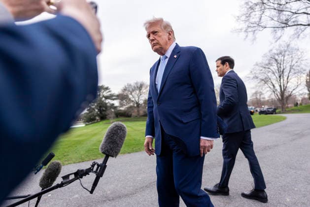 US President Donald J. Trump departs the White House to spend the weekend at Mar-a-Lago United States President Donald J Trump, with US Secretary of State Marco Rubio, responds to a question from the news media as they prepare to board Marine One on the South Lawn of the White House in Washington, DC, USA, 20 March 2026. The President is scheduled to spend the weekend at his Mar-a-Lago Resort in Palm Beach, Florida. Credit: CNP AdMedia Washington District of Columbia United States of America EDITORIAL USE ONLY  Copyright: xx CNPx xAdMediax admphotostwo976625