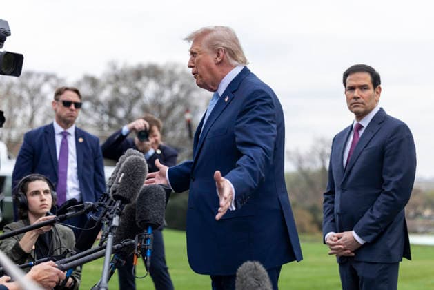 US President Donald J. Trump departs the White House to spend the weekend at Mar-a-Lago United States President Donald J Trump, with US Secretary of State Marco Rubio, responds to a question from the news media as they prepare to board Marine One on the South Lawn of the White House in Washington, DC, USA, 20 March 2026. The President is scheduled to spend the weekend at his Mar-a-Lago Resort in Palm Beach, Florida. Credit: CNP AdMedia Washington District of Columbia United States of America EDITORIAL USE ONLY  Copyright: xx CNPx xAdMediax admphotostwo976626