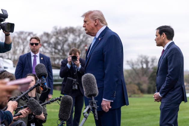US President Donald J. Trump departs the White House to spend the weekend at Mar-a-Lago United States President Donald J Trump, with US Secretary of State Marco Rubio, responds to a question from the news media as they prepare to board Marine One on the South Lawn of the White House in Washington, DC, USA, 20 March 2026. The President is scheduled to spend the weekend at his Mar-a-Lago Resort in Palm Beach, Florida. Credit: CNP AdMedia Washington District of Columbia United States of America EDITORIAL USE ONLY  Copyright: xx CNPx xAdMediax admphotostwo976627