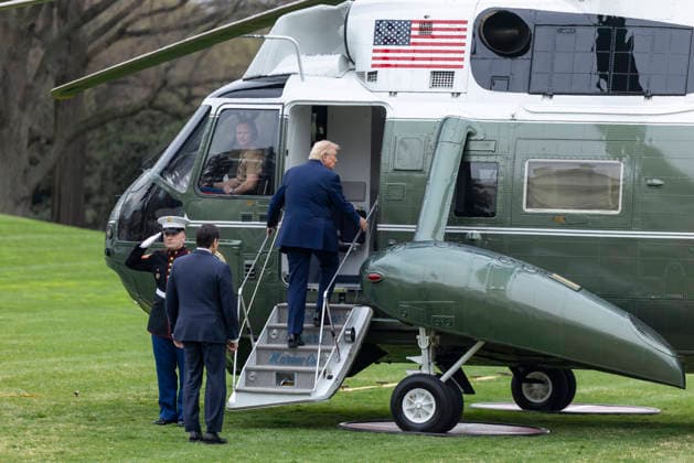 US President Donald J. Trump departs the White House to spend the weekend at Mar-a-Lago United States President Donald J Trump, with US Secretary of State Marco Rubio, boards Marine One on the South Lawn of the White House in Washington, DC, USA, 20 March 2026. The President is scheduled to spend the weekend at his Mar-a-Lago Resort in Palm Beach, Florida. Credit: CNP AdMedia Washington District of Columbia United States of America EDITORIAL USE ONLY  Copyright: xx CNPx xAdMediax admphotostwo976636
