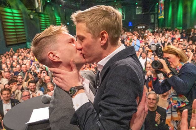 Dominik Krause, GREENS, new mayor of Munich, kisses his friend Sebastian Müller, after his election victory in the OB run-off election, GREENS election party, Muffathalle, evening, Munich, March 22, 2026 Germany, Munich, March 22, 2026, Dominik Krause, DIE G