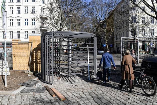 Görlitzer Park fence FOR EDITORIAL PURPOSES ONLY EDITORIAL USE ONLY p On February 26, 2026, construction is underway on the future fence in Görlitzer Park in Berlin Kreuzberg Germany Berlin Berlin Berlin Copyright SergejxGlanze Copyright: SergejxGlanze doc84qrxdp6opz1a1hkamaf ,EDITORIAL USE ONLY Copyright: SergejxGlanze