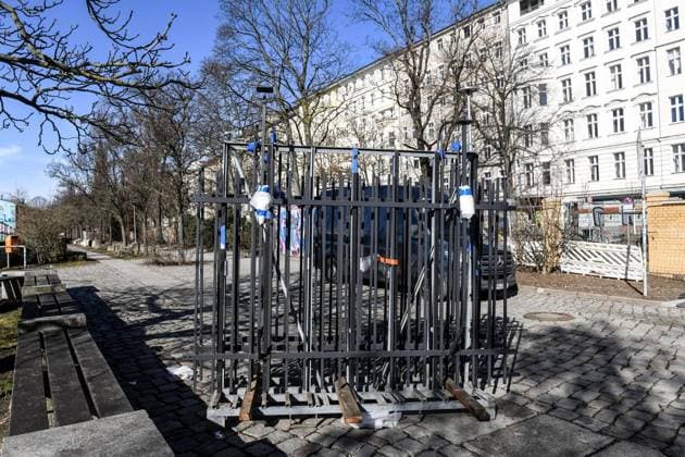 Görlitzer Park fence FOR EDITORIAL PURPOSES ONLY EDITORIAL USE ONLY p On February 26, 2026, construction is underway on the future fence in Görlitzer Park in Berlin Kreuzberg Germany Berlin Berlin Berlin Copyright SergejxGlanze Copyright: SergejxGlanze doc84qrxuz4hd514fpcnmdw ,EDITORIAL USE ONLY Copyright: SergejxGlanze