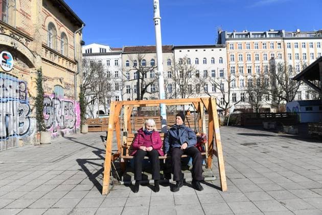 Görlitzer Park fence FOR EDITORIAL PURPOSES ONLY EDITORIAL USE ONLY p On February 26, 2026, construction is underway on the future fence in Görlitzer Park in Berlin Kreuzberg Germany Berlin Berlin Berlin Copyright SergejxGlanze Copyright: SergejxGlanze doc84qrxwoq75zp8041pk5 ,EDITORIAL USE ONLY Copyright: SergejxGlanze