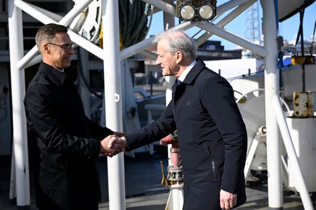 Finnish President Alexander Stubb and Norwegian Prime Minister Jonas Gahr Store shaking hands during visit at the Finnish Border Guard offshore patrol vessel Turva prior the Joint Expeditionary Force JEF Leaders’ Summit in Helsinki, Finland on March 26, 2026. The topics on the agenda include support from the JEF countries to Ukraine and the overall security situation in Europe. - HEIKKI SAUKKOMAA Helsinki Finland Copyright: xHeikkixSaukkomaax bVMK7yt13TE
