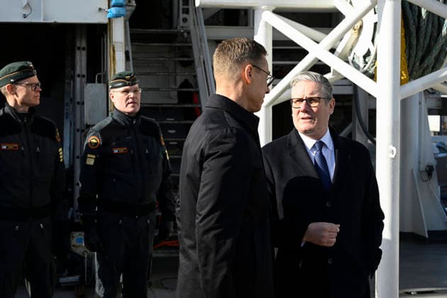 LKS 20260326 Finnish President Alexander Stubb and British Prime Minister Keir Starmer during visit at the Finnish Border Guard offshore patrol vessel Turva prior the Joint Expeditionary Force JEF Leaders’ Summit in Helsinki, Finland on March 26, 2026. The topics on the agenda include support from the JEF countries to Ukraine and the overall security situation in Europe. - HEIKKI SAUKKOMAA Helsinki Finland  Copyright: xHeikkixSaukkomaax OLdHi9_XIbc