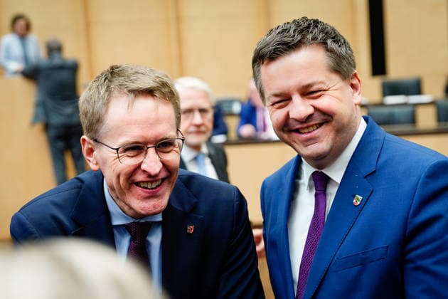 Bundesrat, 1063 plenary session Daniel Guenther CDU Ministerpraesident of Schleswig Holstein together with Sven Schulze CDU Ministerpraesident of Saxony Anhalt in a good mood in the plenary hall in the run-up to the 1063 Bundesrat session, Berlin, 27 03 2026 Berlin Berlin Germany