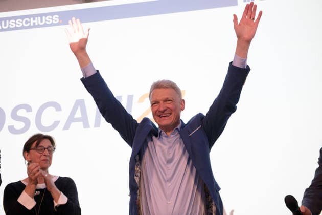 Der Landesausschuss der CDU Saar hat am Samstag (28.03.26) in Saarbrücken den CDU-Landesvorsitzenden Stephan Toscani einstimmig zum Spitzenkandidaten für die Landtagswahl am 18. April 2027 nominiert. Mit diesem klaren Votum setzt die CDU Saar rund ein Jahr vor der Wahl ein deutliches Zeichen der Geschlossenheit und Entschlossenheit. Stephan Toscani bedankte sich vor über 200 Delegierten und Gästen für das ausgesprochene Vertrauen und betonte: Dieses klare Signal unseres Landesausschusses bedeutet mir sehr viel. Für dieses Vertrauen danke ich von Herzen. Gemeinsam mit unseren Abgeordneten, Landräten, Bürgermeistern und allen Ehrenamtlichen in Partei und Kommunalpolitik arbeite ich intensiv daran, die besseren Ideen für unser Saar bub