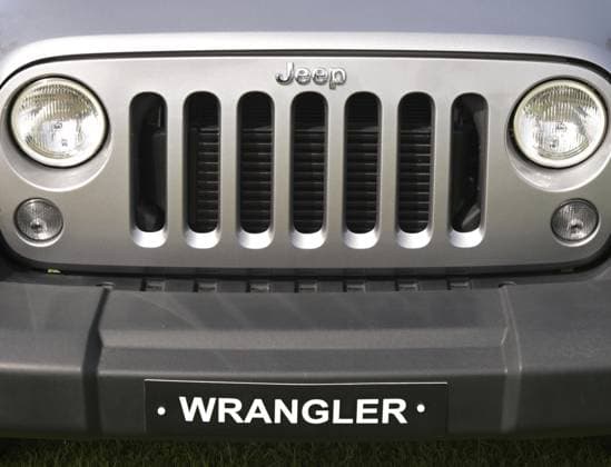 Jeep Wrangler Frontgrill mit ikonischen Scheinwerfern Jeep Wrangler Frontgrill mit ikonischen Scheinwerfern Copyright: imageBROKER GamrothxJoerg ibliqx16974963.jpg
