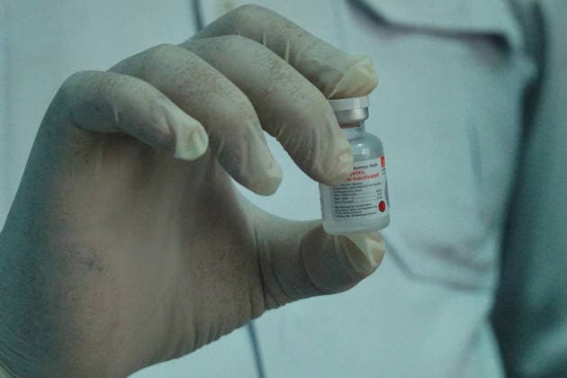 April 6, 2026, Banda Aceh, Aceh, Indonesia: An officer shows the polio vaccine (inactivated Poliomyelitis vaccine) that will be injected to prospective pilgrims and officials as a requirement for the 2026 Hajj departure at the Kuta Alam Community Health Center, Banda Aceh, Aceh Province, Indonesia on Monday. The Saudi Arabian government has made it mandatory for pilgrims and officials to receive three types of vaccines for Hajj pilgrims and officials who will depart for Hajj in 2026, including the Meningococcal Meningitis Vaccine, the Polio Vaccine, and the Covid-19 Vaccine as a form of prevention of infectious diseases and for the comfort of pilgrims during the Hajj pilgrimage. Banda Aceh Indonesia - ZUMAi115 20260406_zip_i115_002 Copyright: xMuhammadxIqbalx