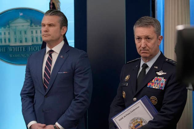 United States Secretary of War Pete Hegseth, left, and US Air Force General Dan Caine, Chair, Joint Chiefs of Staff, right, listen as US President Donald J Trump conducts a press conference in the James S Brady Press Briefing Room of the White House in Washington, DC, USA, on Monday April 6, 2026. The President is expected to take questions on the Iran War and oil prices. Copyright: xIndependentxStillxPoolxphotox 2026xAbacaUSAxfromxConsolidatedxNewsxPhotosxAllxRightsxReservex MediaPunchx