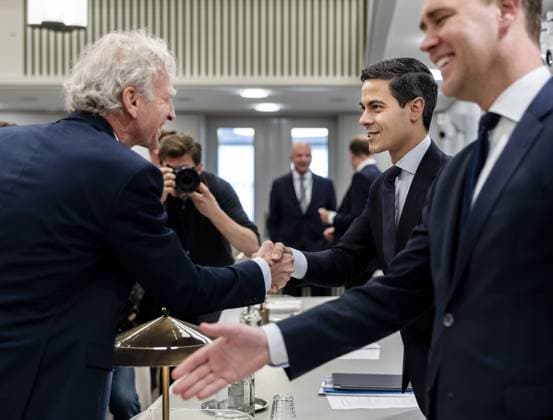 THE HAGUE - Prime Minister Rob Jetten shakes hands with Paul Rosenmoller, chairman of the GroenLinks-PvdA faction in the Senate, ahead of a debate in the Senate on the Jetten cabinet s government statement. REMKO DE WAAL ANP netherlands out - belgium out  Copyright: xx x555196706x originalFilename: 555196706