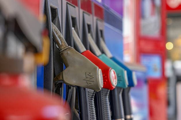How high will the price of gas go because of the war in Iran A gas pump pump with hooked up fuel nozzles at an ESSO gas station in Freudenberg The prices have long exceeded the 2 euro mark Gas station, fuel prices on 08 04 2026 in Freudenberg Germany