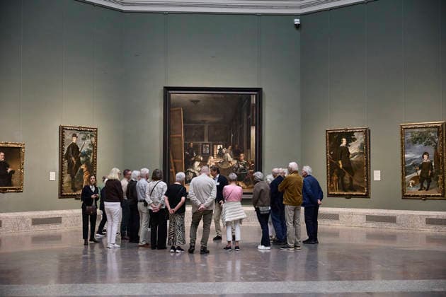 Museo Nacional del Prado Several people look at a painting at the Museo Nacional del Prado, on April 9, 2026, in Madrid Spain The Museo Nacional del Prado houses one of the most important collections of European painting in the world, with special emphasis on the 16th to 19th centuries It brings together masterpieces by artists such as Velázquez, Goya, Bosch, Titian and Rubens, which makes it an international reference for the study and enjoyment of the history of art 09 APRIL 2026 Jesús Hellí Madrid Madrid Madrid Espana  Copyright: xJesusxHellinx 7426551