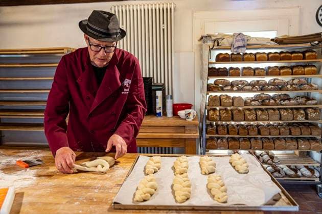 Aumühle bakes once a month FOR EDITORIAL PURPOSES ONLY EDITORIAL USE ONLY p Master baker Rolf Ott works in his bakery in Moers on 10 4 2026 The breads and pastries are all baked to order Photo Arnulf Stoffel Funke Foto Services p Bunte Deutschland NRW Moers Copyright ArnulfxStoffel Copyright: ArnulfxStoffel doc85cxf9jv3m91i49dr10xd ,EDITORIAL USE ONLY Copyright: ArnulfxStoffel