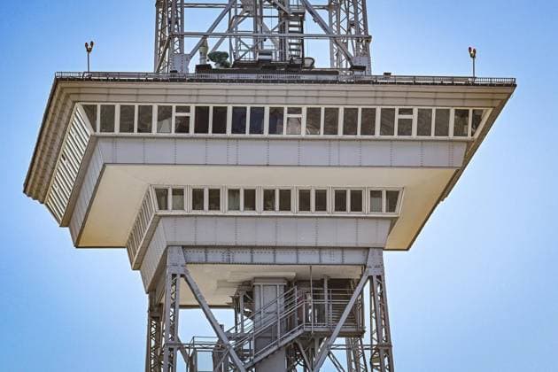 100 Jahre Berliner Funkturm am Messegelände ** NUR FÜR REDAKTIONELLE ZWECKE ** EDITORIAL USE ONLY **<p>3. September 1926: Eröffnung zur 3. Großen Deutschen Funkausstellung. Der höchste Turm Deutschlands wird als Wunder der Technik gefeiert. Flohr-Otis-Fahrstuhl rast mit 2,5 m s in die Höhe Rekord. Der Turm ist mmer noch ein echtes Technik-Highlight. Der Berliner Funkturm (umgangssprachlich als Langer Lulatsch bekannt) ist ein 146,7 Meter hoher Stahlfachwerkturm auf dem Messegelände im Berliner Ortsteil Westend und eines der Wahrzeichen der Stadt. Der vom Architekten Heinrich Straumer entworfene Sendeturm wurde 1926 zur 3. Großen Deutschen Funk-Ausstellung Berlin in Betrieb genommen und ist damit 43 Jahre älter als der Berl Copyright: MaurizioxGambarini doc85dz9eec4ti1f0wc6833 ,EDITORIAL USE ONLY