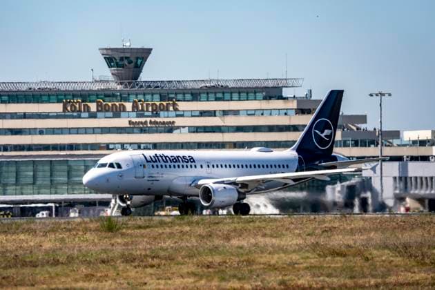 Lufthansa Cityline Airbus, on take-off at Cologne Bonn Airport, intercontinental runway, 13L 31R, 3,815 meters long, Terminal 1 building, NRW, Germany Cologne Bonn Airport