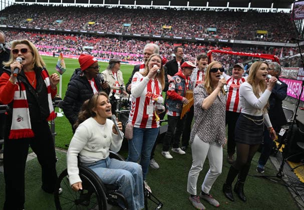 12 04 2026, xophax, Fußball 1 Bundesliga, 1 FC Koeln Werder Bremen Aktion Mensch Inklusionssong, Stadion f l n rechts Annette Frier , Kristina Vogel , Shary Reeves , Guildo Horn , Henning Krautmacher DFL DFB REGULATIONS PROHIBIT ANY USE OF PHOTOGRAPHS as IMAGE SEQUENCES and or QUASI VIDEO Koeln