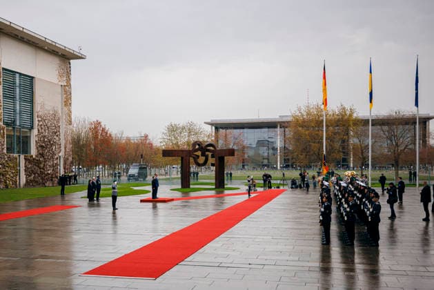Friedrich Merz CDU , Federal Chancellor, receives Volodymyr Zelensky, President of Ukraine, at the Federal Chancellery during the German-Ukrainian intergovernmental consultations in Berlin, 14 04 2026 Berlin Germany Copyright: xFelixxZahnx