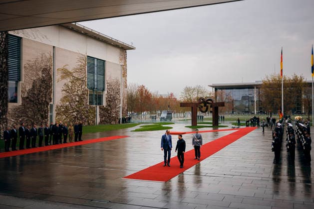 Friedrich Merz CDU , Federal Chancellor, receives Volodymyr Zelensky, President of Ukraine, at the Federal Chancellery during the German-Ukrainian intergovernmental consultations in Berlin, 14 04 2026 Berlin Germany Copyright: xFelixxZahnx