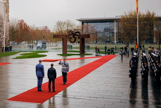 Friedrich Merz CDU , Federal Chancellor, receives Volodymyr Zelensky, President of Ukraine, at the Federal Chancellery during the German-Ukrainian intergovernmental consultations in Berlin, 14 04 2026 Berlin Germany Copyright: xFelixxZahnx