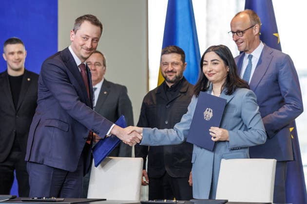 Reem Alabali Radovan SPD , Federal Minister for Economic Cooperation and Oleksii Sobolev, Development, and Minister of Economy, Environment and Agriculture of Ukraine sign Memorandum of Understanding on the Promotion of Reconstruction and Resilience of Industry at the Federal Chancellery in the Federal Chancellery in Berlin on 14 04 2026 Berlin Berlin