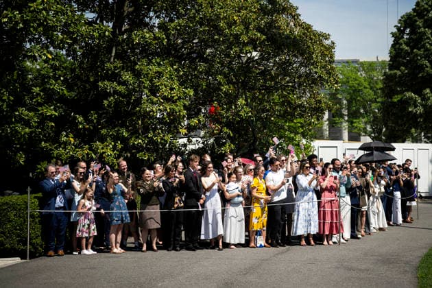 DC: President Trump Departs the White House Visitors cheer and wave American flags on the South Lawn of the White House before U.S. President Donald Trump, not pictured, departs on Marine One, in Washington, D.C., on Thursday, April 16, 2026. President Trump is traveling to Las Vegas, Nevada for an event highlighting Republican tax policies after the April 15 tax deadline. Credit: CNP AdMedia Washington District of Columbia United States of America EDITORIAL USE ONLY  Copyright: xx CNPx xAdMediax admphotostwo982569