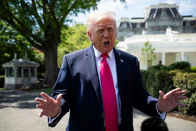 DC: President Trump Departs the White House United States President Donald J Trump speaks to members of the media on the South Lawn of the White House before departing on Marine One, in Washington, D.C., on Thursday, April 16, 2026. President Trump is traveling to Las Vegas, Nevada for an event highlighting Republican tax policies after the April 15 tax deadline. Credit: CNP AdMedia Washington District of Columbia United States of America EDITORIAL USE ONLY  Copyright: xx CNPx xAdMediax admphotostwo982581