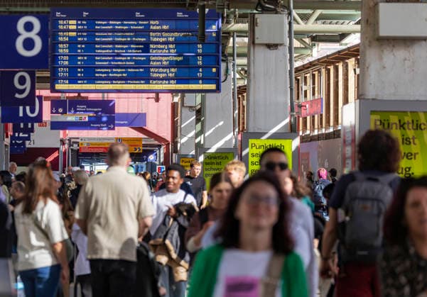 Stuttgart Central Station People on platform 17 04 2026, Stuttgart, Baden Württemberg, Germany