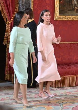 The King and Queen receive the President of the Portuguese Republic, António José Seguro, and the First Lady, Margarida Maldonado The First Lady, Margarida Maldonado, and Queen Letizia during the audience at the Royal Palace, April 20, 2026, in Madrid Spain FAMOUSES PRESIDENT KINGS AUDIENCE José José Madrid Madrid Madrid Spain Copyright: xJosà xOlivax 7454925