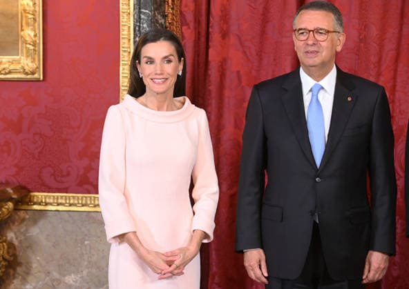 The King and Queen receive the President of the Portuguese Republic, António José Seguro, and the First Lady, Margarida Maldonado Queen Letizia and the President of the Portuguese Republic, António José Seguro, during the audience at the Royal Palace, April 20, 2026, in Madrid Spain FAMOUSES PRESIDENT KINGS AUDIENCE José Madrid Madrid Madrid Spain Copyright: xJosà xOlivax 7454939