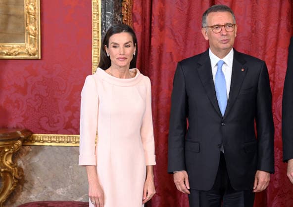 The King and Queen receive the President of the Portuguese Republic, António José Seguro, and the First Lady, Margarida Maldonado Queen Letizia and the President of the Portuguese Republic, António José Seguro, during the audience at the Royal Palace, April 20, 2026, in Madrid Spain FAMOUSES PRESIDENT KINGS AUDIENCE José Madrid Madrid Madrid Spain Copyright: xJosà xOlivax 7454940