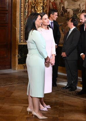 The King and Queen receive the President of the Portuguese Republic, António José Seguro, and the First Lady, Margarida Maldonado The Portuguese First Lady, Margarida Maldonado, and Queen Letizia during the audience at the Royal Palace, April 20, 2026, in Madrid Spain FAMOUSES PRESIDENT KINGS AUDIENCE José José Madrid Madrid Madrid Spain Copyright: xJosà xOlivax 7454984