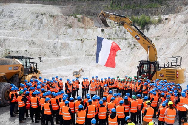 Emmanuel Macron, President of the French Republic, inaugurates one of the 150 major strategic GPS projects selected under the acceleration scheme the Imerys lithium mine at Echassieres, April 22, 2026 The President of the French Republic, Emmanuel Macron delivers a speech during the visit of the Echassieres mining project of lithium at the Imerys site, Alliers, Auvergne Rhone Alpes, France Wednesday, April 22, 2026 01ACCORSINIJEANNE IMERYS 0030 Credit Jeanne Accorsini SIPA 2604221605 Echassières France  Copyright: xJeannexAccorsini Pool BestimagexJeannexAccorsini Pool Bestimagex