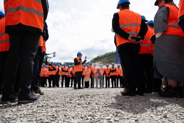 Emmanuel Macron, President of the French Republic, inaugurates one of the 150 major strategic GPS projects selected under the acceleration scheme the Imerys lithium mine at Echassieres, April 22, 2026 The President of the French Republic, Emmanuel Macron delivers a speech during the visit of the Echassieres mining project of lithium at the Imerys site, Alliers, Auvergne Rhone Alpes, France Wednesday, April 22, 2026 01ACCORSINIJEANNE IMERYS 0042 Credit Jeanne Accorsini SIPA 2604221608 Echassières France  Copyright: xJeannexAccorsini Pool BestimagexJeannexAccorsini Pool Bestimagex