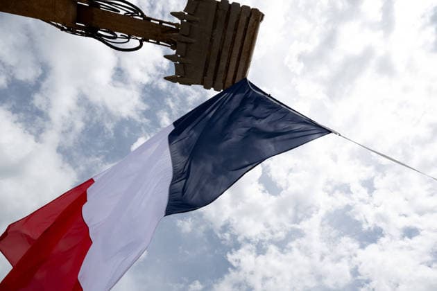 Emmanuel Macron, President of the French Republic, inaugurates one of the 150 major strategic GPS projects selected under the acceleration scheme the Imerys lithium mine at Echassières, April 22, 2026 Illustration of the French flag at Echassieres mining project of lithium, Imerys site, Alliers, Auvergne Rhone Alpes, France Wednesday, April 22, 2026 01ACCORSINIJEANNE IMERYS 0058 Credit Jeanne Accorsini SIPA 2604221611 Echassières France  Copyright: xJeannexAccorsini Pool BestimagexJeannexAccorsini Pool Bestimagex